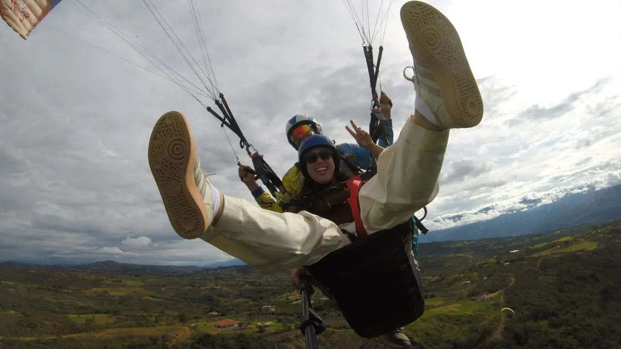 Parapente Villanueva sobre el cañón